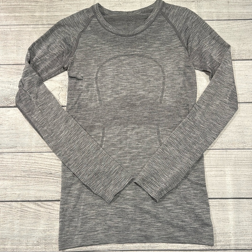 🍋Women’s Lululemon Swiftly Tech gray long sleeve running crew shirt size 4🍋